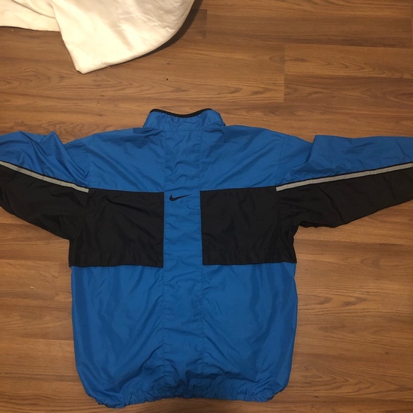 Nike wind breaker - Picture 3 of 3